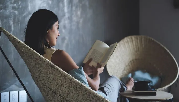 What are the benefits of having a good working memory, and how does reading improve working memory?